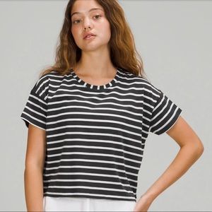 Lululemon-Cates T shirt Size 8 YAIE